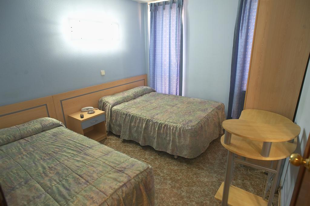 سيردانيولا ديل فاليس Hostal Xarau الغرفة الصورة