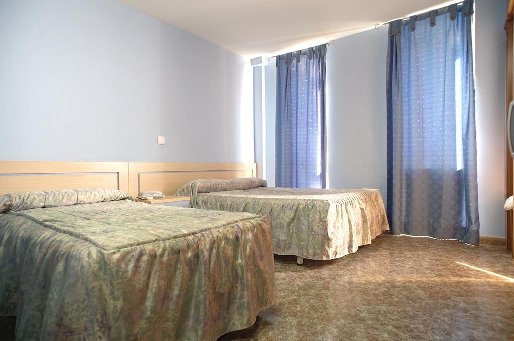 سيردانيولا ديل فاليس Hostal Xarau الغرفة الصورة